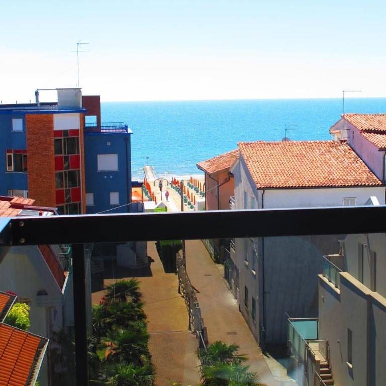 Hotel Smeraldo - Camera Matrimoniale con Vista Mare Parziale - 4