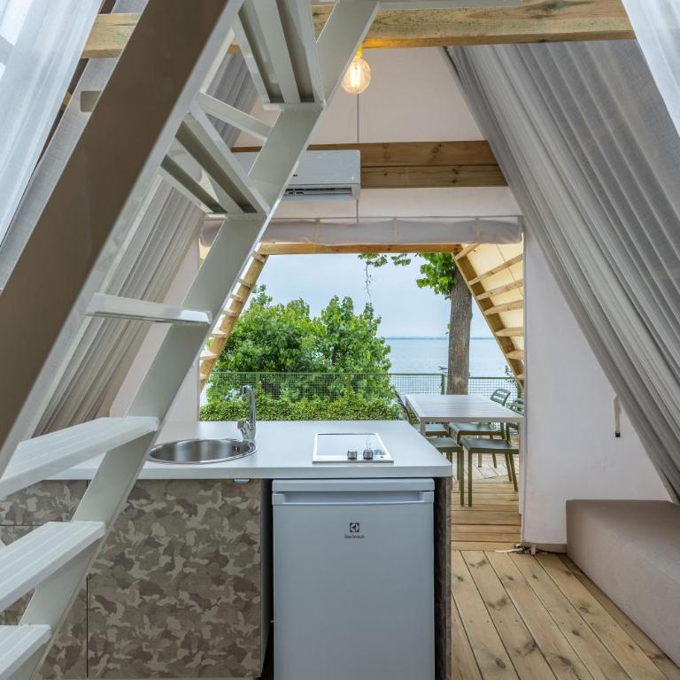 Village & Glamping Riva Blu - Comfort Zelt mit Seeblick - 4