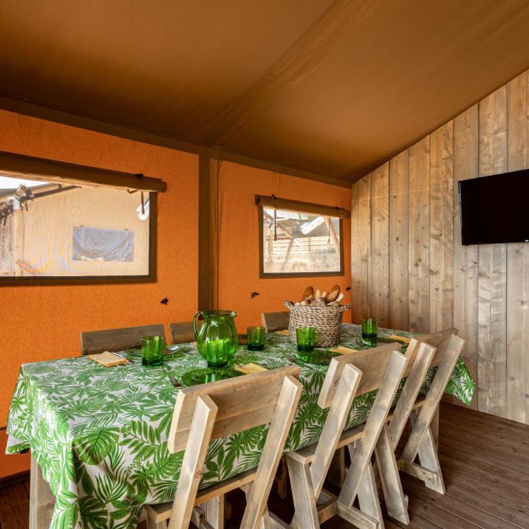 Village & Glamping Riva Blu - Großes Zelt mit Seeblick - 12
