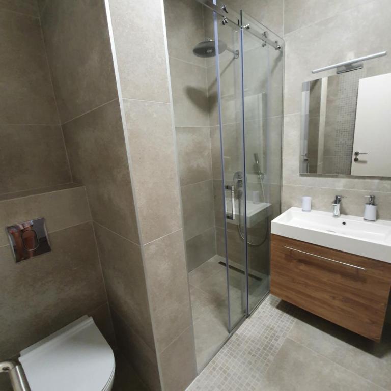 Apartments Boreta - Deluks Dvokrevetna Soba sa Bračnim Krevetom i Bočnim Pogledom na More - 4