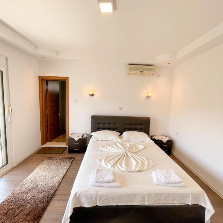 Casa Sinani - Dvokrevetna Soba sa Bračnim Krevetom i Balkonom - 3