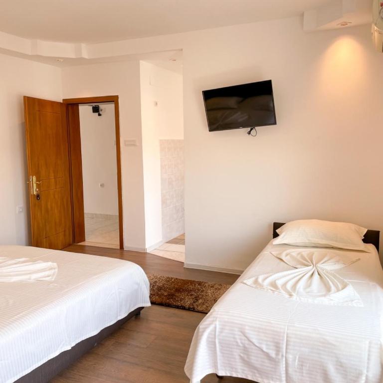 Casa Sinani - Dvokrevetna Soba sa Bračnim Krevetom i Balkonom - 9