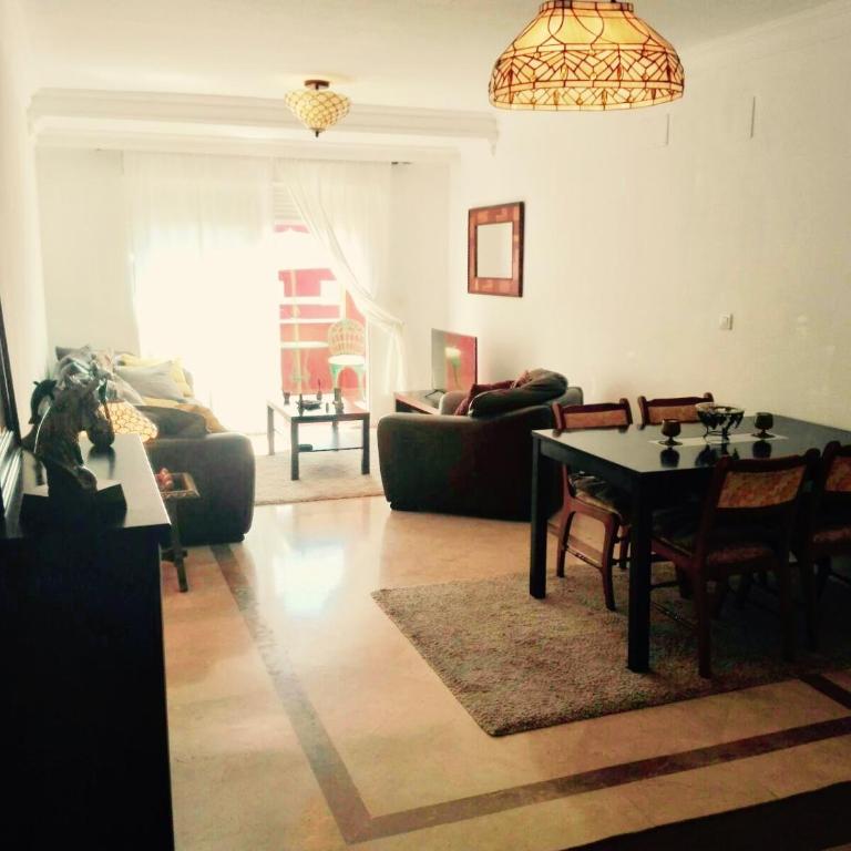 Lujoso Atico con vistas al mar frontales y a 3 minutos a pie de la playa en Benalmádena Costa - Apartamento de 3 dormitorios - 4