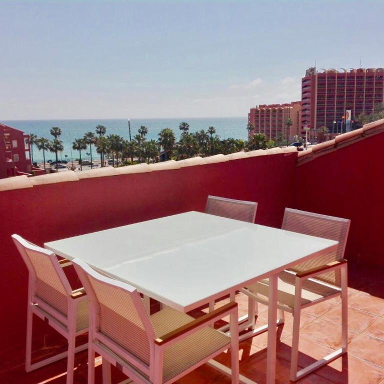 Lujoso Atico con vistas al mar frontales y a 3 minutos a pie de la playa en Benalmádena Costa - Apartamento de 3 dormitorios - 15