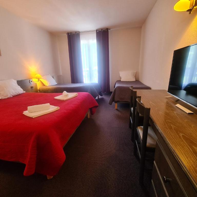 Hôtel Le Montaigu - Chambre Familiale - 2