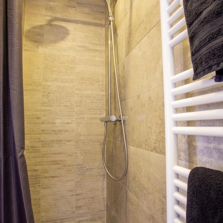 JJ8 - MAGNIFIQUE 3PIECES, ENTIEREMENT RENOVE, CLIM, VIEUX-NICE - Appartement 2 Chambres - 14