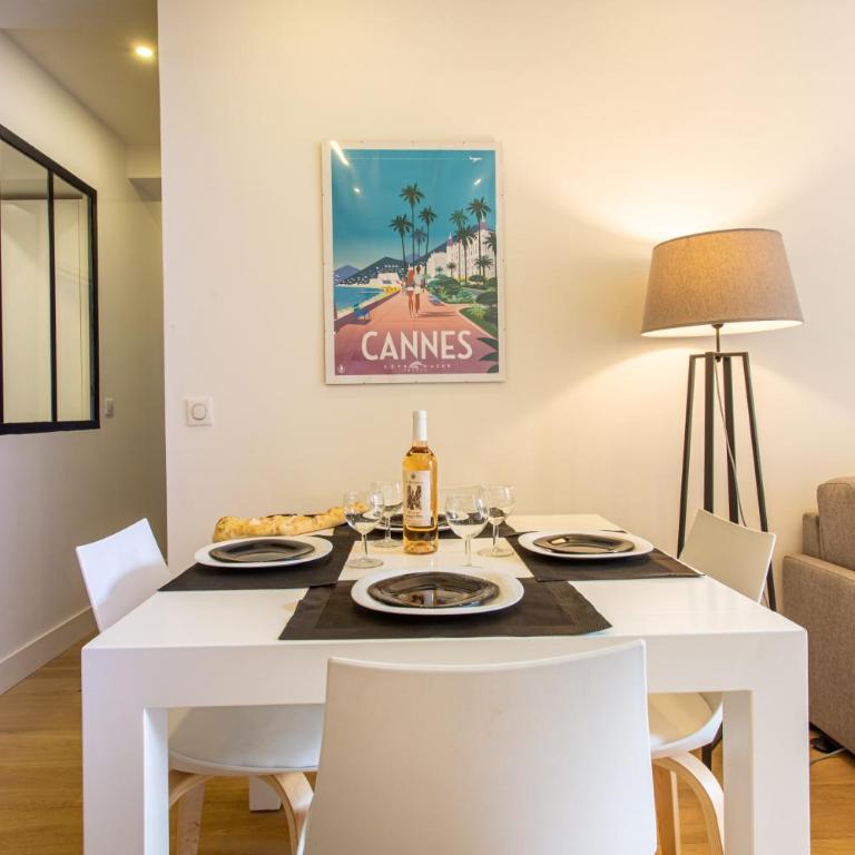 JJ8 - MAGNIFIQUE 3PIECES, ENTIEREMENT RENOVE, CLIM, VIEUX-NICE - Appartement 2 Chambres - 24