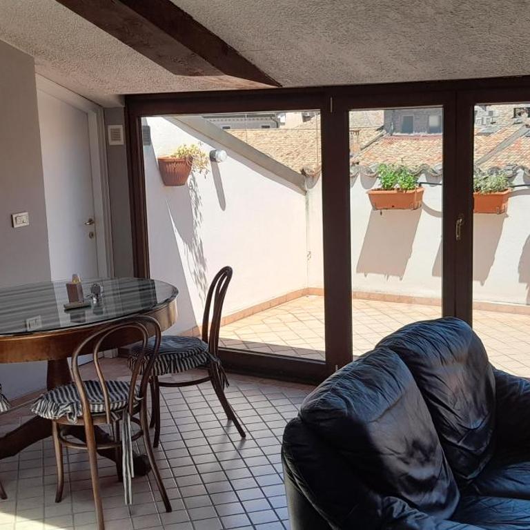 Corte Cavour. Una mansarda nel cuore della città - Two-Bedroom Apartment - 8