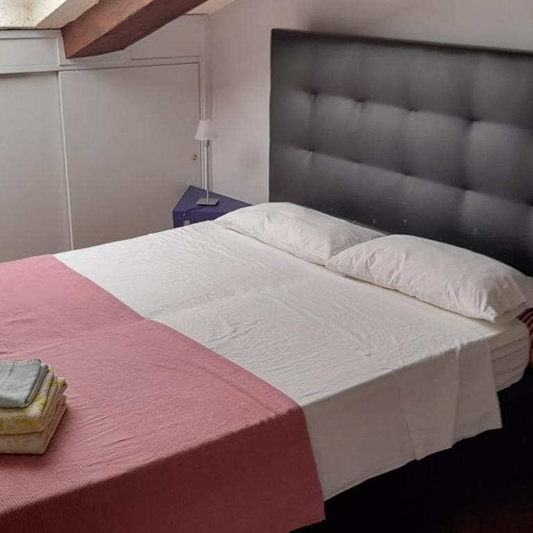 Corte Cavour. Una mansarda nel cuore della città - Two-Bedroom Apartment - 11