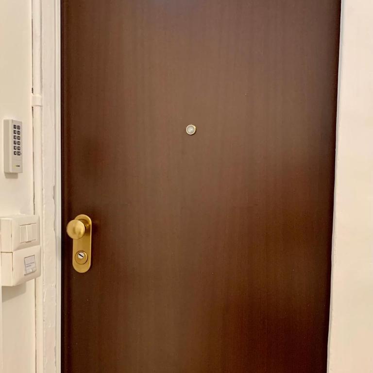Via Avelli, 4 - Daniela - Florence Charming Apartments - Delightful and bright 3rd-floor apartment without elevator, overlooking one of Florence's most beautiful squares, Exceptionally located for exploring the city - Appartamento con 1 Camera da Letto - 23