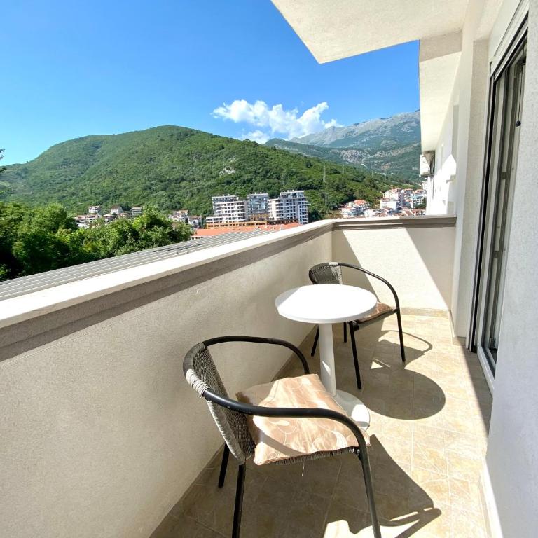 Apartments Popović - Classic Double Room with Balcony - 4