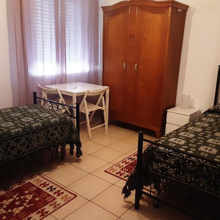 Locazione Menini - Camere zona stazione - Camera Doppia con Letti Singoli - 2
