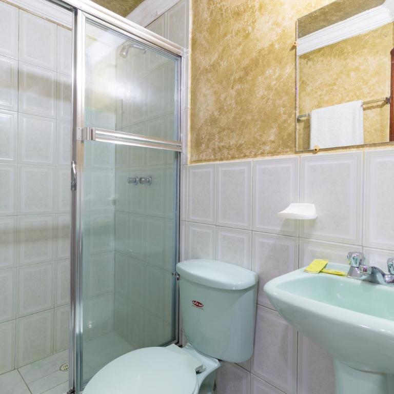 Hostal Rossy - Quadruple Room - 3