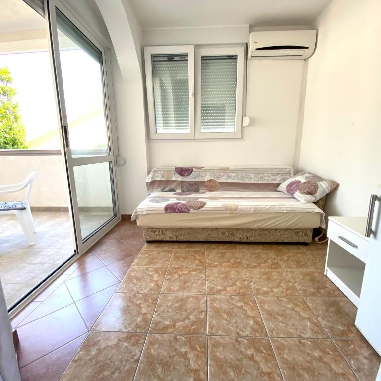 Apartments Popović - Twin Room with Extra Bed - 5