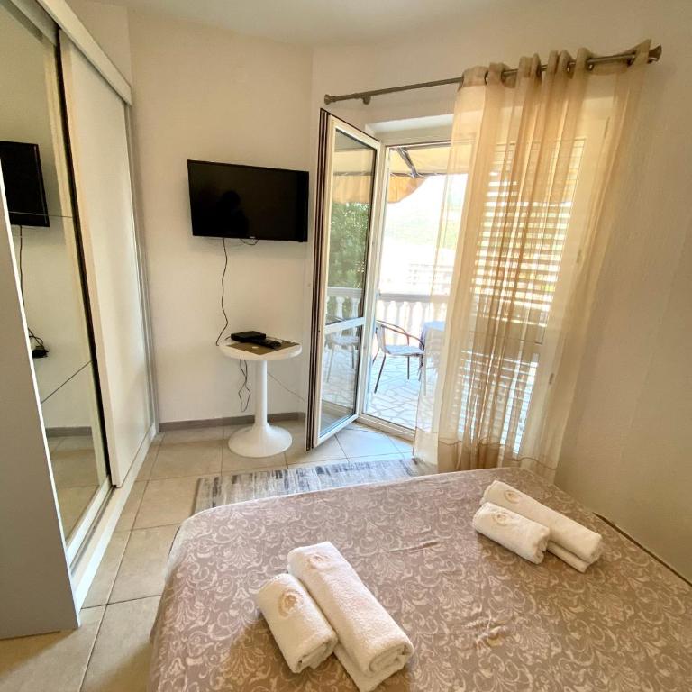 Apartments Popović - Double Room - 4