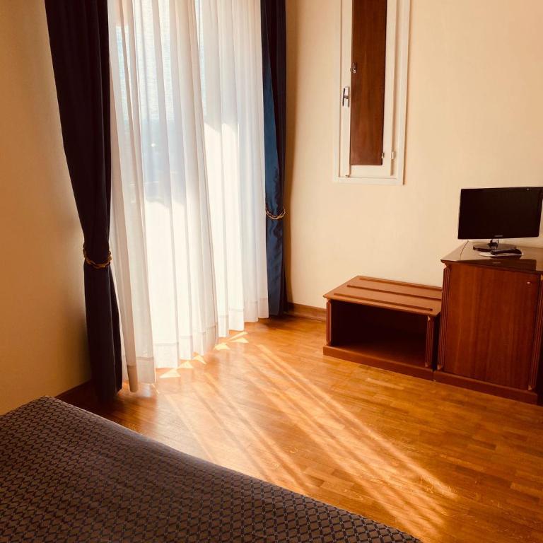 Hotel Bellevue by OasiGroup Hotels - Camera Matrimoniale - 4