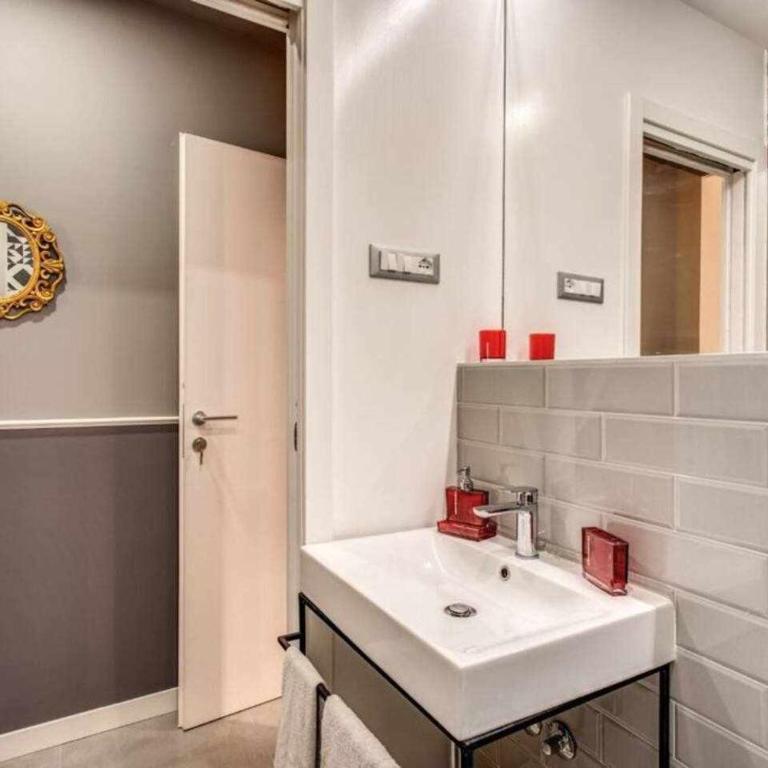 Original House in Trastevere - Two-Bedroom Apartment - 13