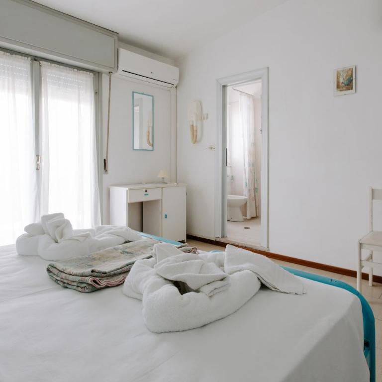 Hotel Edward - Camera Tripla con Vista Mare - 1