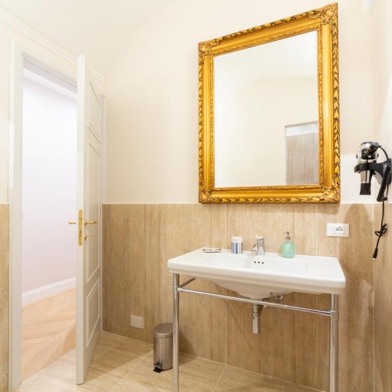 Altafronte Enchanted Suite close to Uffizi Gallery - Appartamento Superior - 21