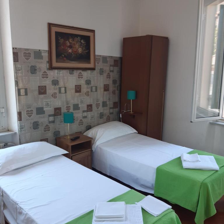 Hotel Guesthouse MASSENA - Triple Room with Bathroom - 3