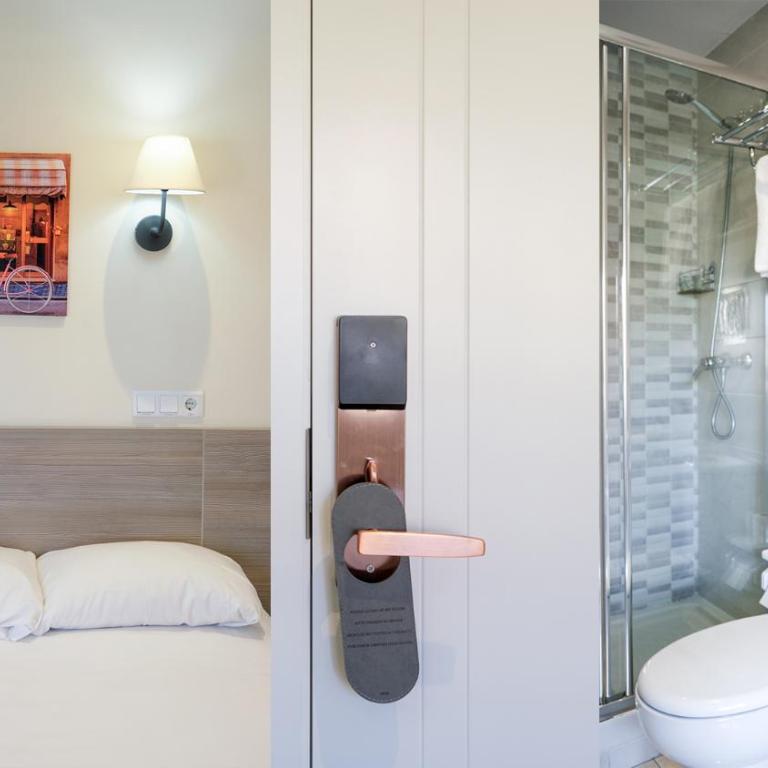 Golden Alcala - Single Room - 1