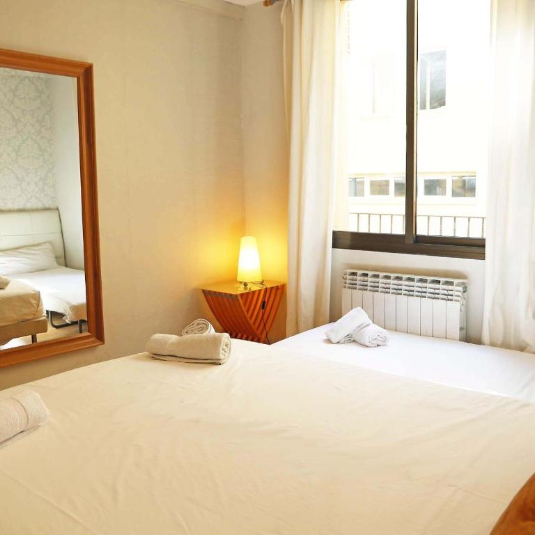 Bcn-rentals apartments in the Old town - Three-Bedroom Apartment - 16