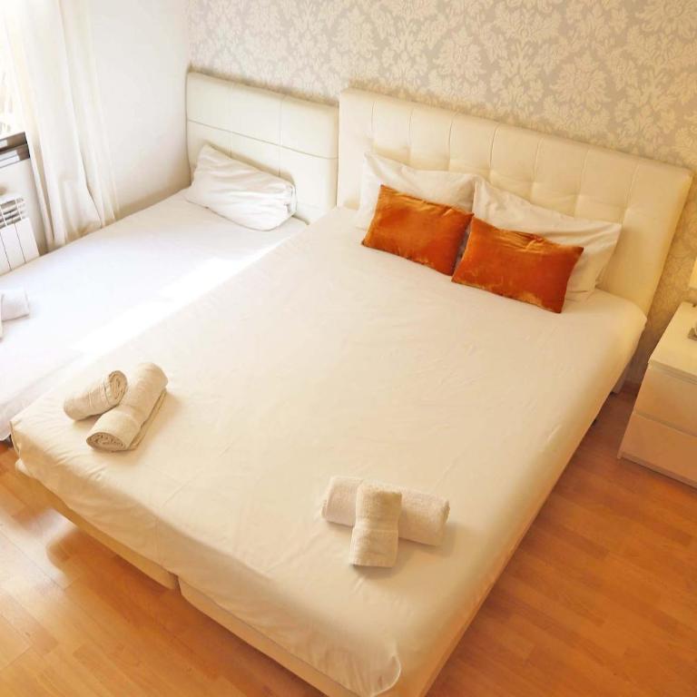 Bcn-rentals apartments in the Old town - Three-Bedroom Apartment - 7