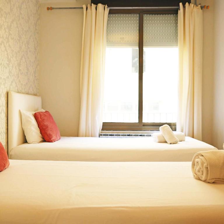 Bcn-rentals apartments in the Old town - Three-Bedroom Apartment - 14