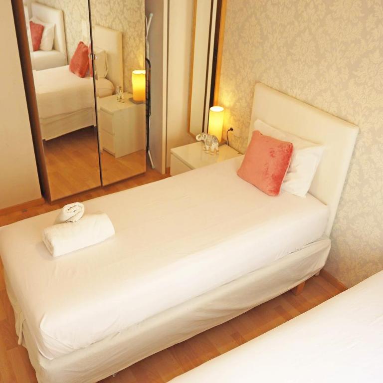 Bcn-rentals apartments in the Old town - Three-Bedroom Apartment - 6