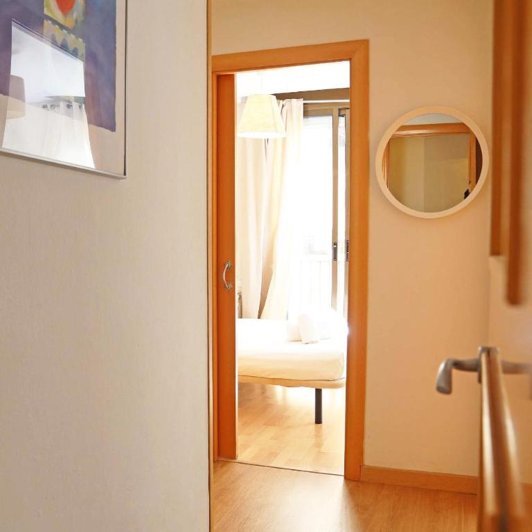 Bcn-rentals apartments in the Old town - Three-Bedroom Apartment - 36