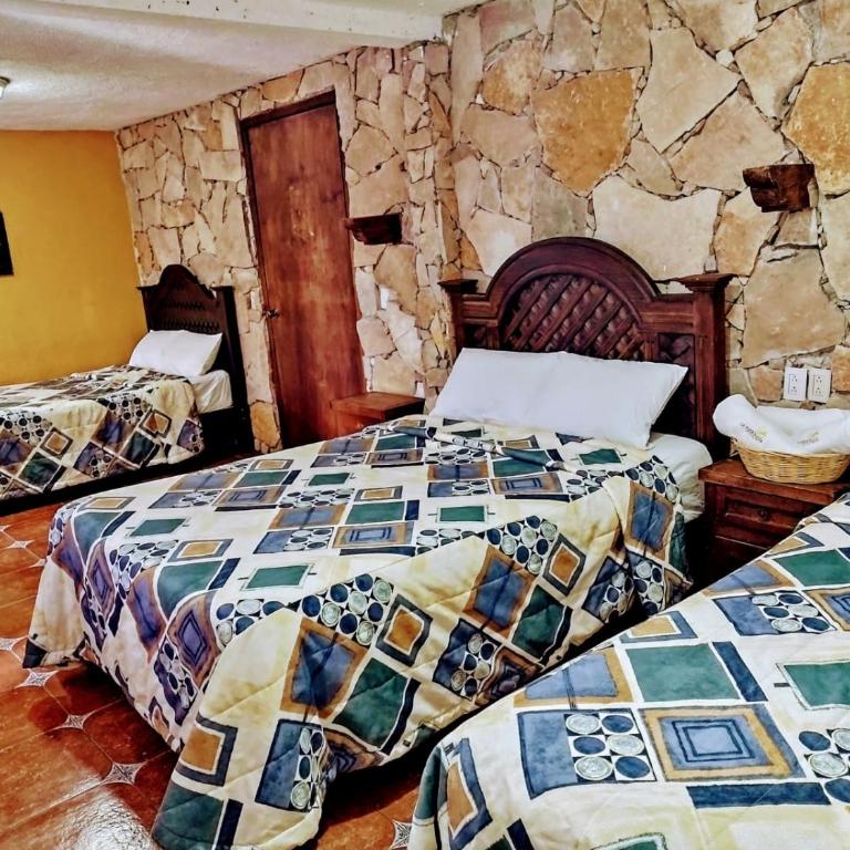 Hotel & Cava La Parroquia - Family Room - 7