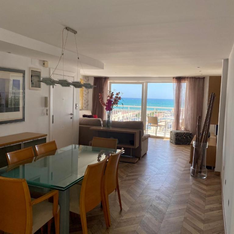 Lujoso apartamento en 1ª línea recién reformado - Apartamento de 3 dormitorios - 10