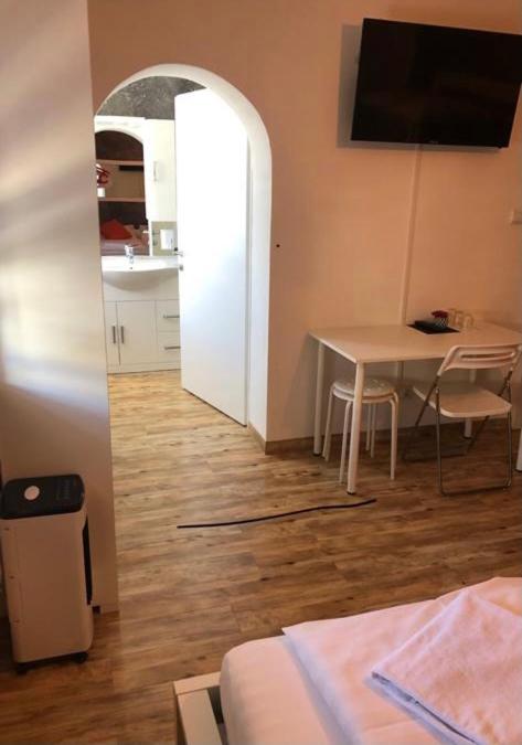 Center Rooms Villach - Habitación Cuádruple Clásica - 2