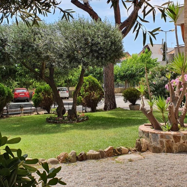 APARTAMENTO JUNTO AL MAR CON JARDIN COMUNITARIO Y PARKING - Apartamento de 2 dormitorios - 25