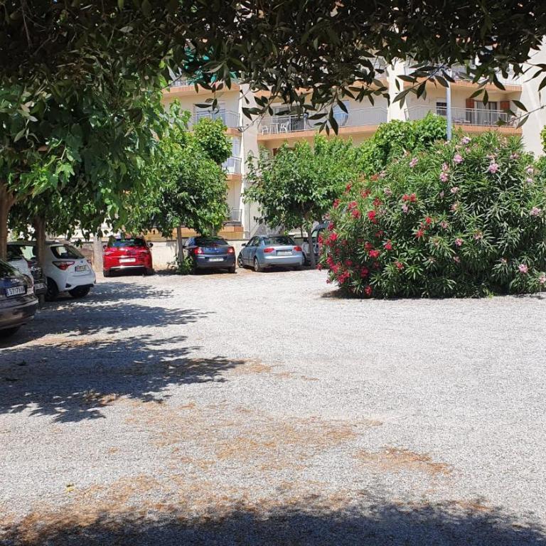 APARTAMENTO JUNTO AL MAR CON JARDIN COMUNITARIO Y PARKING - Apartamento de 2 dormitorios - 28