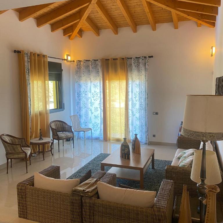 4 Bed Villa - Sleeps 9- Pool - Garden - Parking - Villa de 1 dormitorio - 14