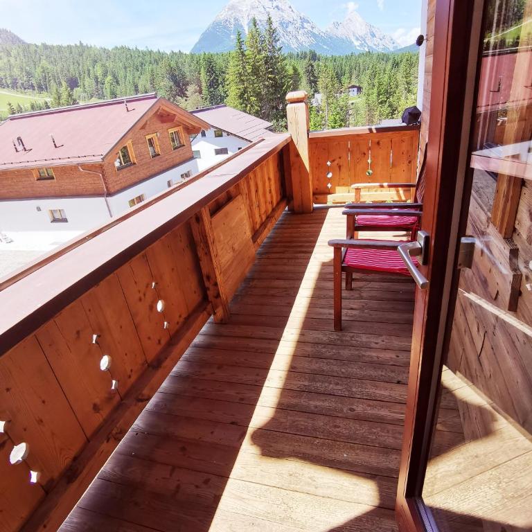 Schickster Sky Lodge und Chalet Rossi - Apartment mit Balkon - 14
