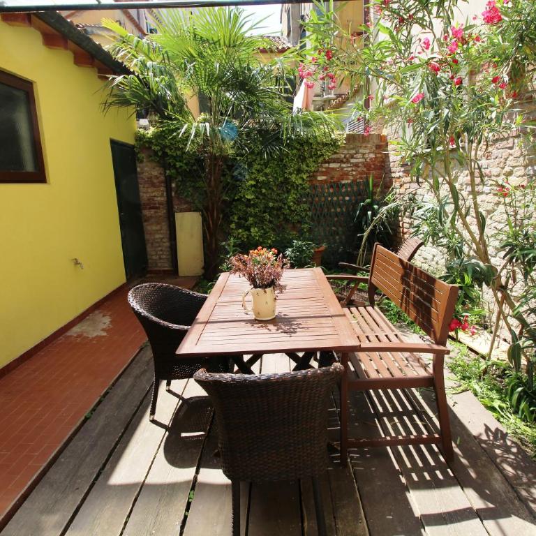 Venezianamente Apartments - Venice City Centre - Appartamento con 1 Camera da Letto e Giardino (3 Adulti) - Calle dei Furlani Castello 3283 - 1