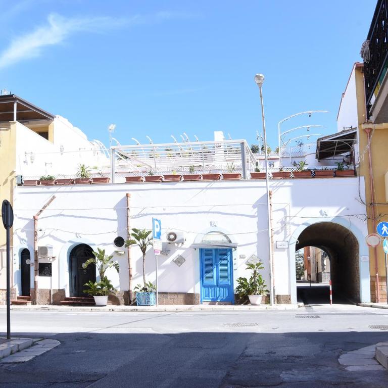 L'Arco - Three-Bedroom Apartment - 22