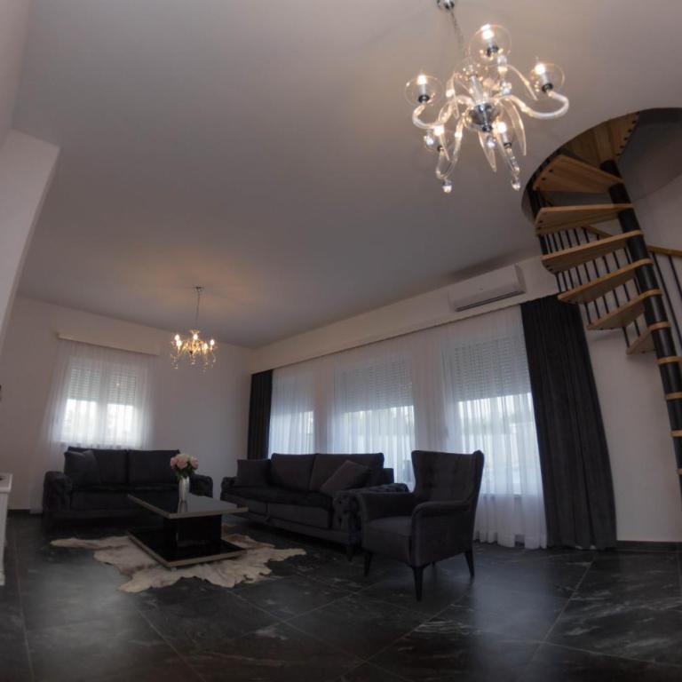 Villa Lila - Three-Bedroom Villa - 9