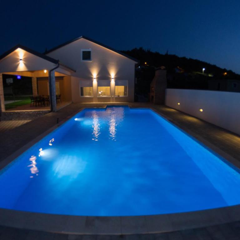 Villa Lila - Three-Bedroom Villa - 26