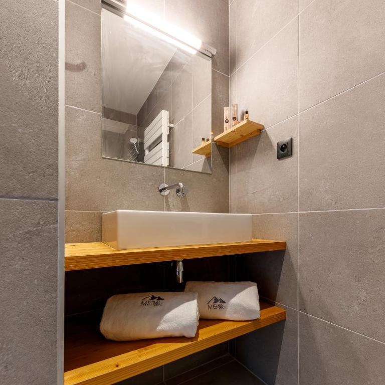 AUBERGE DES GLIERES Plateau des Glières - Chambre Double - 1