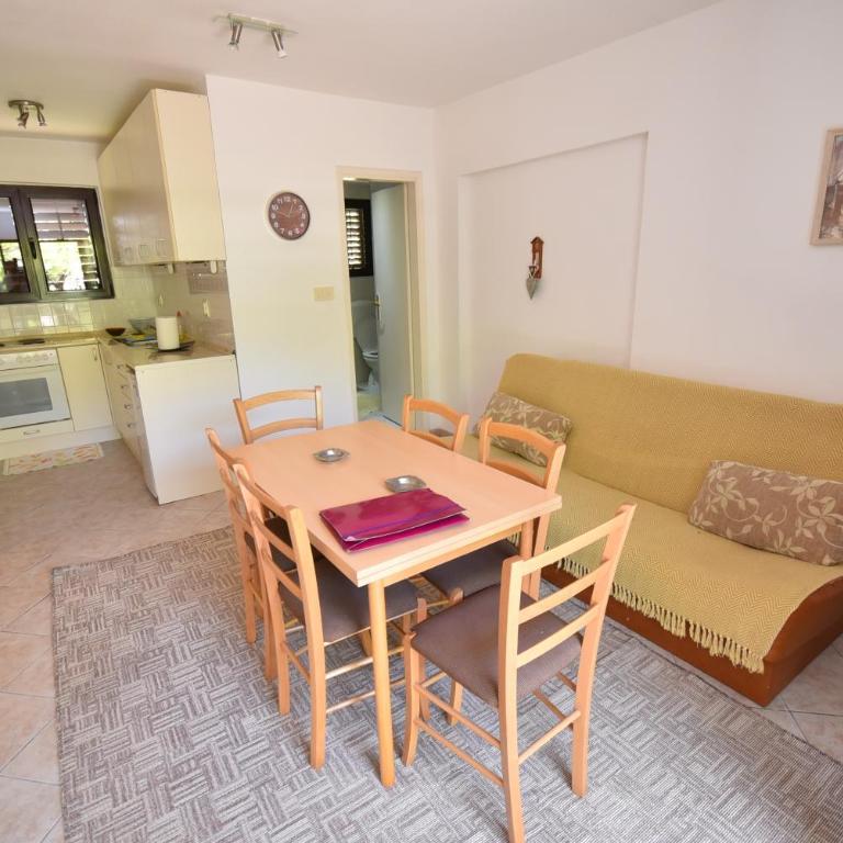 Igalo Garden Apartment - Two Bedroom Apartment - 9