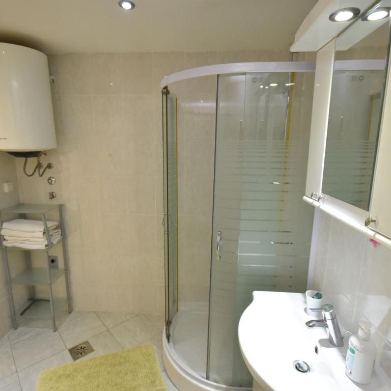 Igalo Garden Apartment - Two Bedroom Apartment - 10