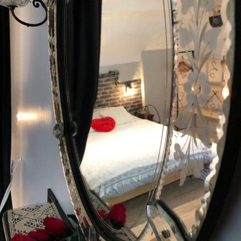 Appartement romantique parisien, baignoire rétro au pied du lit - Appartement 1 Chambre - 10