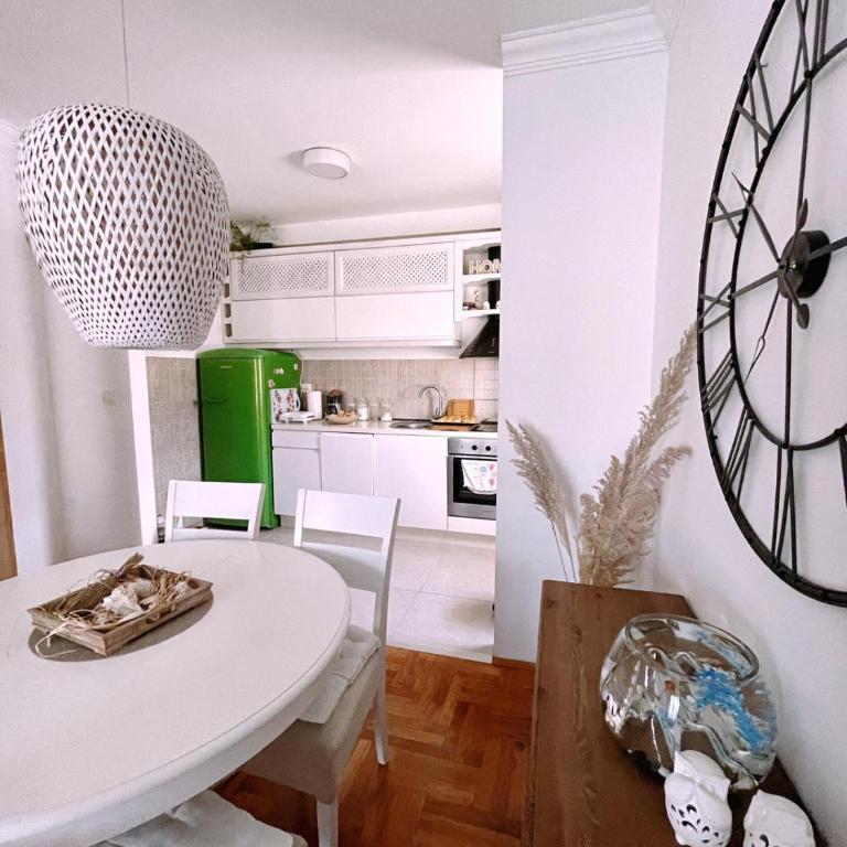 Aska Apartment - Apartman sa 1 Spavaćom Sobom, Balkonom i Pogledom na Planinu - 8