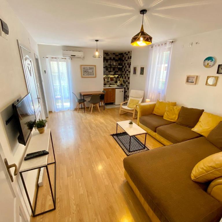 Apartments Rux de Luxe - Apartman s 1 Spavaćom Sobom i Balkonom - 1