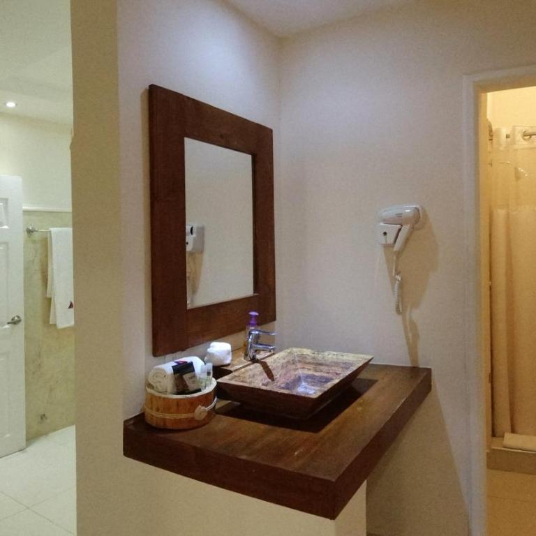 The Westmarine Waterfront Hotel - Suite Master - 13