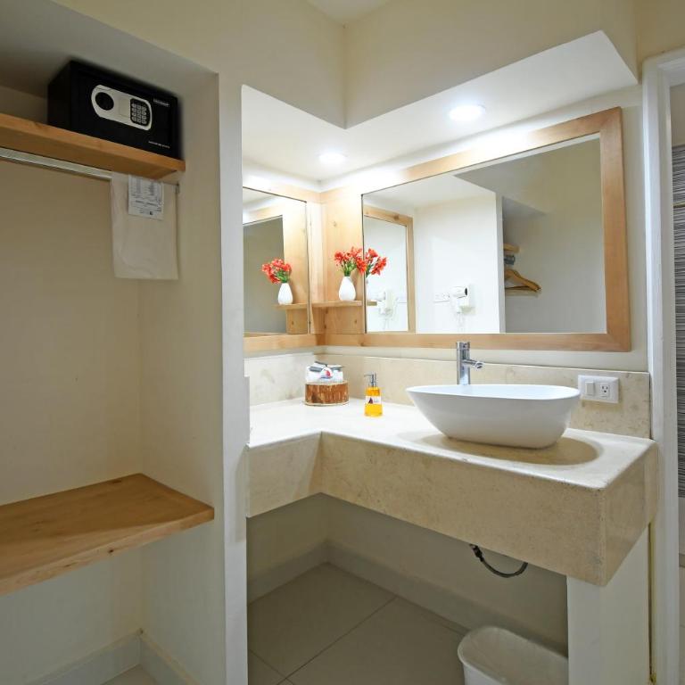 The Westmarine Waterfront Hotel - Habitación Estándar con cama extragrande y vistas - 1
