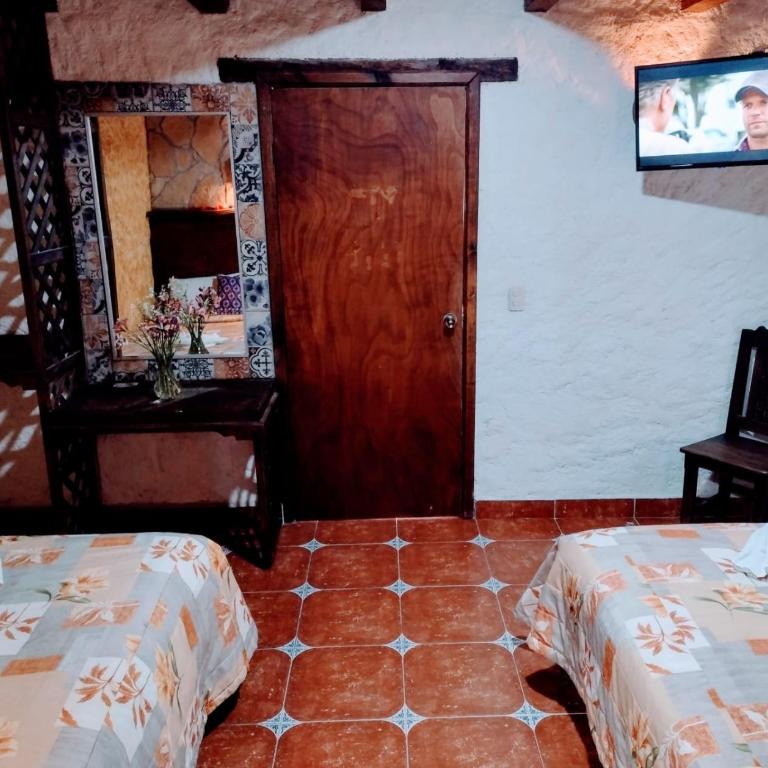 Hotel & Cava La Parroquia - Twin Room - 10